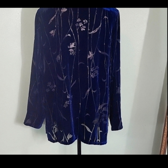 Yi Lin Vintage Silk Blend Burnout Velvet Button Down Blouse - Picture 3 of 7